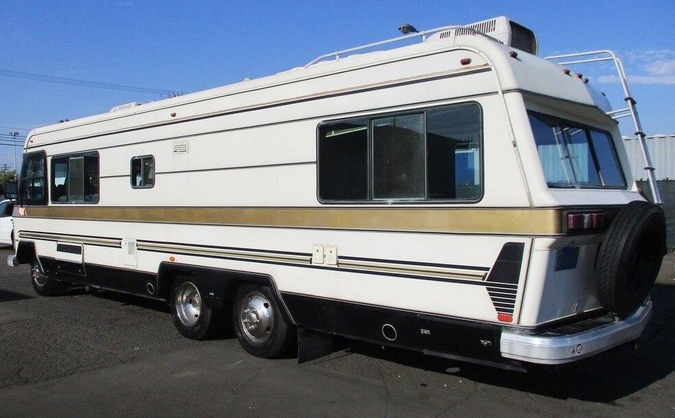 1982 Holiday Rambler Imperial 33